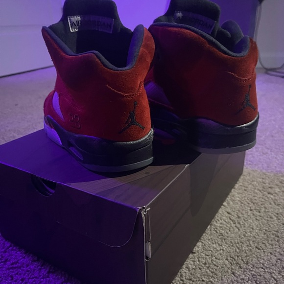 Jordan Men's Red Sneakers: Ragin Bulls - Picture 3 of 5